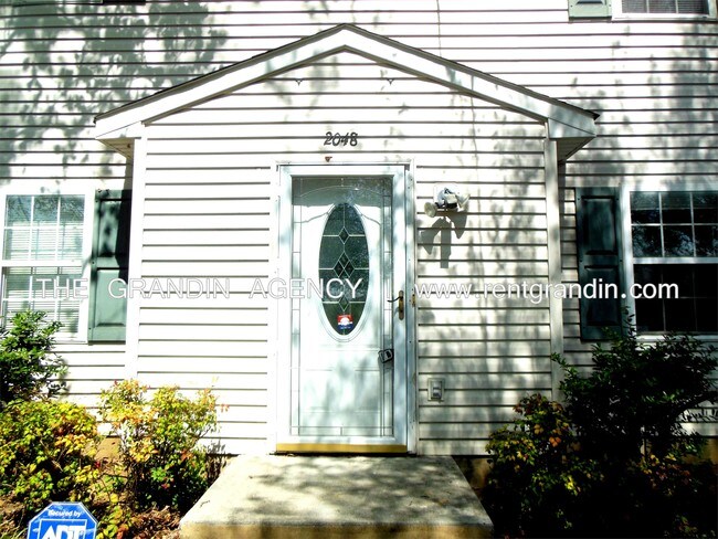 Building Photo - 2048 Clinton Ave SE
