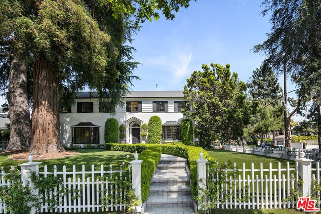 Building Photo - 550 S Lucerne Blvd