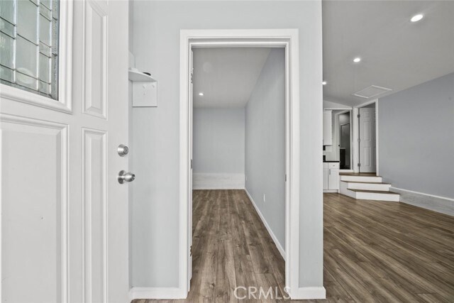 Foto del edificio - 8447 Colbath Ave