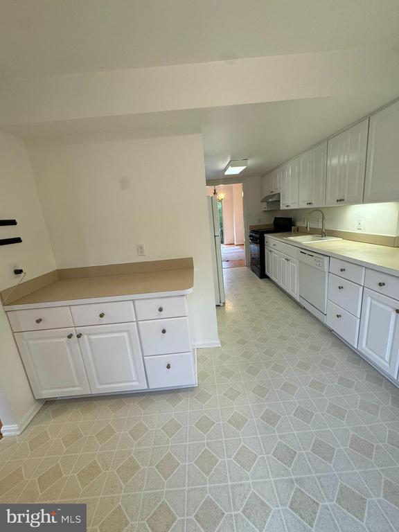 Foto del edificio - 5944 Westchester Park Dr