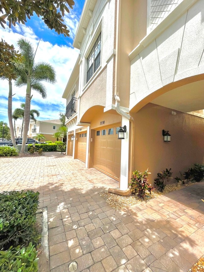 Foto del edificio - 7230 Hamilton Rd