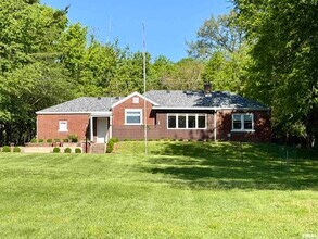 Building Photo - 136 E Hazel Dell Ln