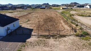 Building Photo - 713 W Adobe Dam Dr