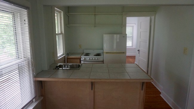 Kitchen - 800 N Spruce St