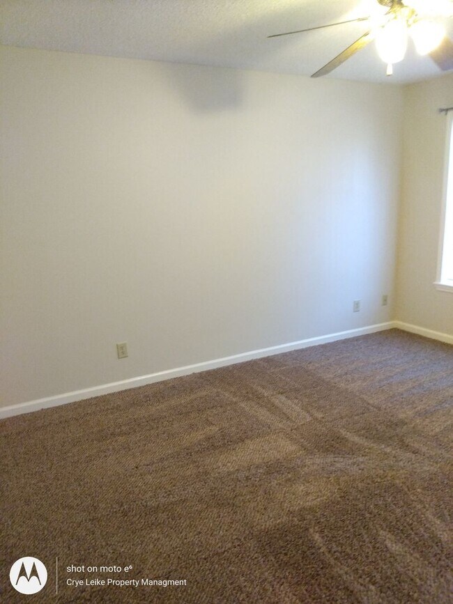 Foto del edificio - Clean and Cute 2 Bedroom Townhome