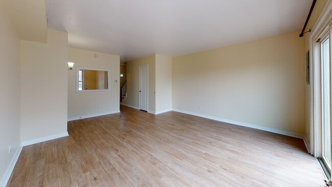 Building Photo - Carriage Hill Erie