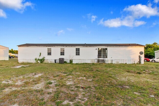 Building Photo - 3 BR | 2 BA Singlewide in Dees Farm Villag...