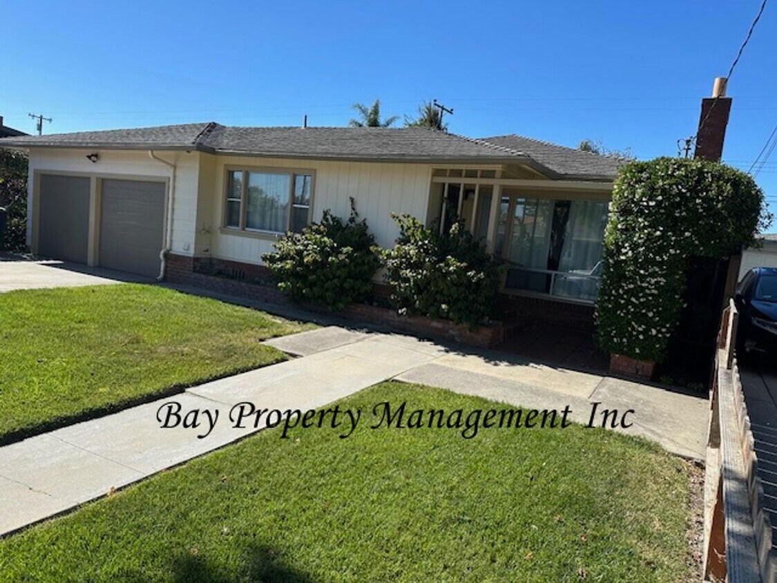 Foto principal - Lovely 3-Bedroom, 2-Bath Home Near Mission...