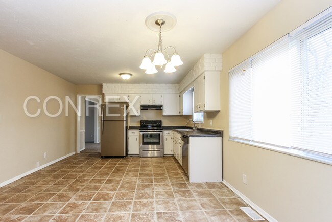 Building Photo - 2711 Constellation Dr