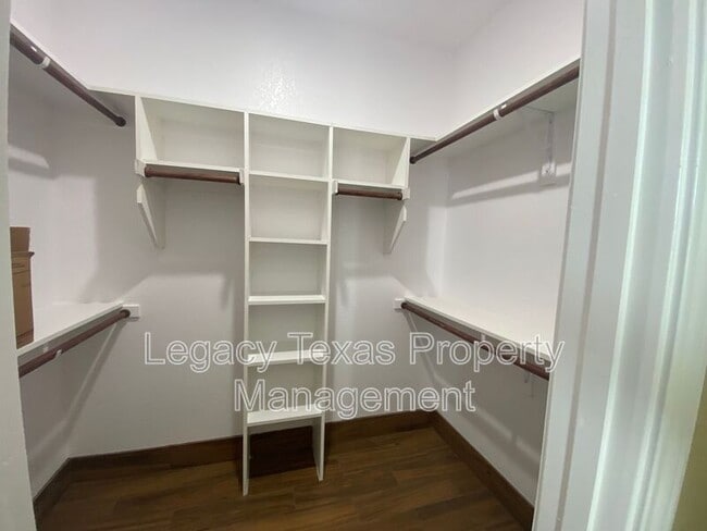 Foto del edificio - 105 Sabine Ave