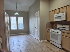 Building Photo - 7002 Plaza Del Sol Dr