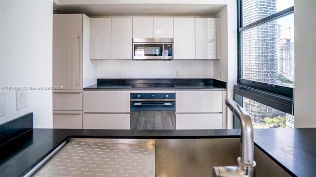 Building Photo - 1010 Brickell Ave