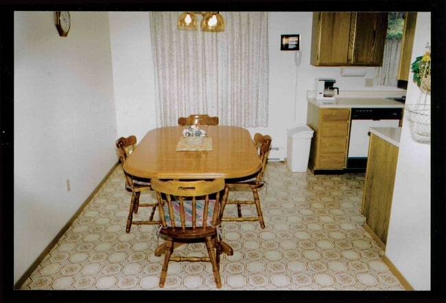 COMEDOR - 33820 Polar St