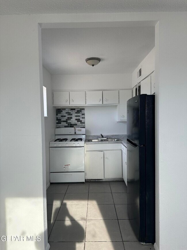 Foto del edificio - 7828 West Dr