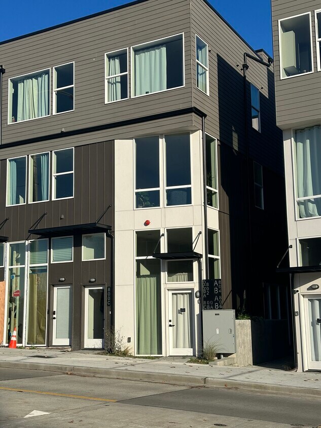 Foto principal - 800 23rd Ave S
