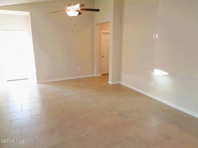 Foto del edificio - 14932 Tierra Haven Ave