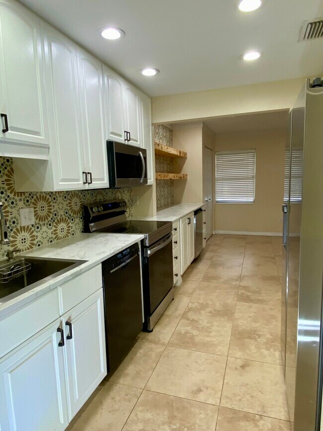 Foto del edificio - 6248 Gretna Green Ct N