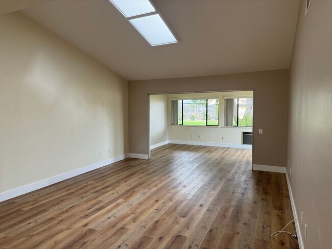 Foto del edificio - Coronado II with a 2 car garage in Leisure...