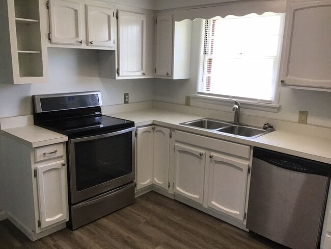 Building Photo - 4-bedroom, 2 bath home in Wahpeton ND Avai...