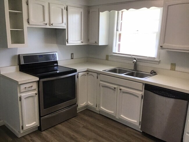 Foto del edificio - 4-bedroom, 2 bath home in Wahpeton ND Avai...