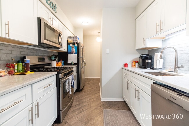 Building Photo - 2336 N Commonwealth Ave