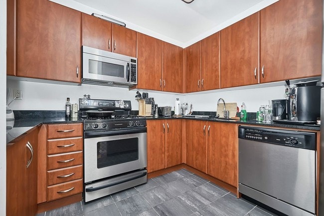 Building Photo - 222 E 34th St