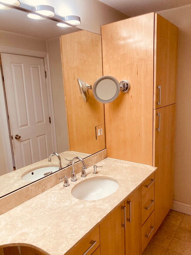 Building Photo - 405 Great Rd