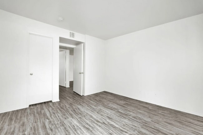 Photo - 904 Fairway Ave Apartment