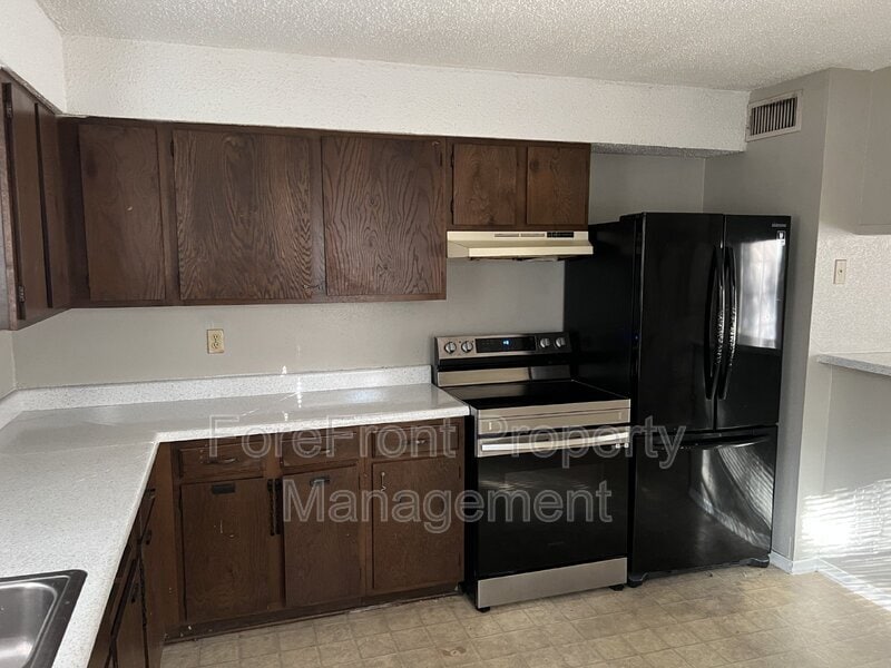 Primary Photo - 105 Smith Ln