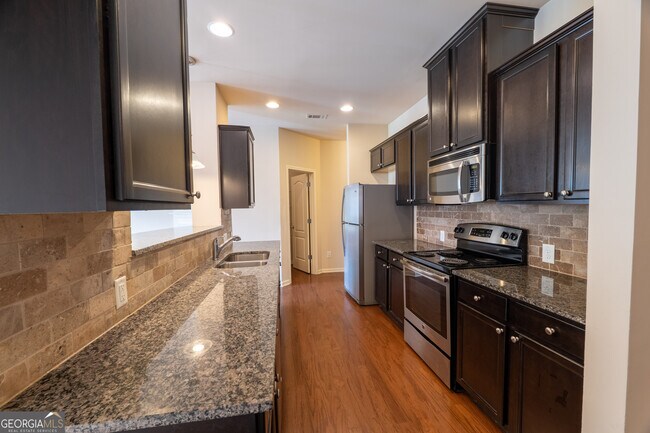 Building Photo - 3511 Brockenhurst Dr