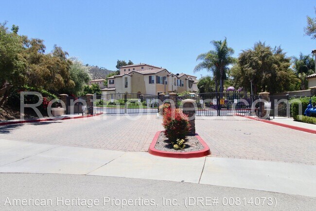 Building Photo - 2 br, 3 bath House - 898 Custer Avenue