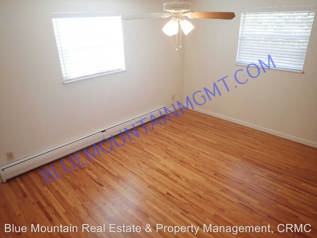Building Photo - 2 br, 1.5 bath Apartment - 8 Sommerlyn Road