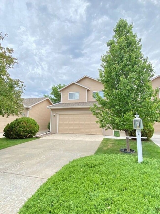 Building Photo - Large 3 Bed, 2.5 Bath Townhome in Northwes...