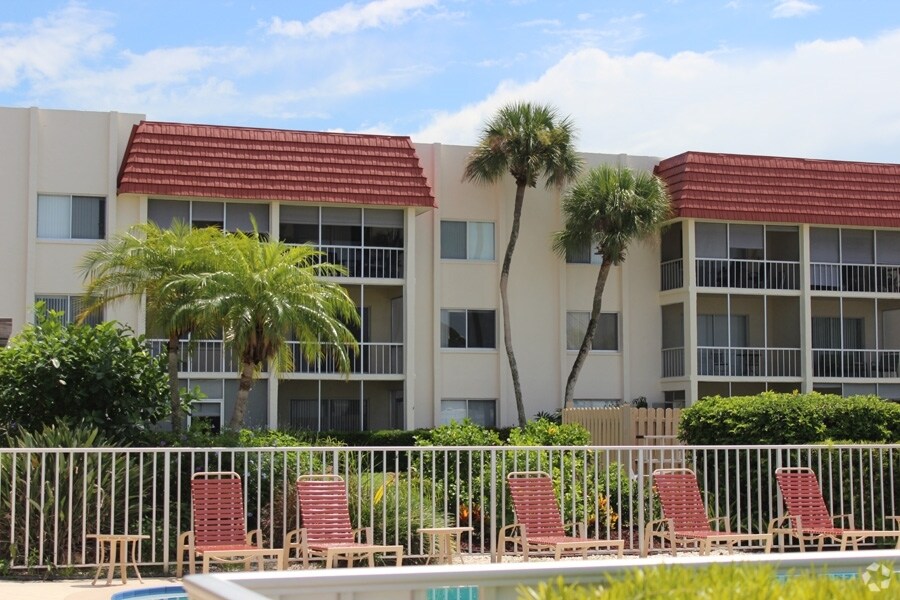 Gulf Gate Apartments in Sarasota, FL