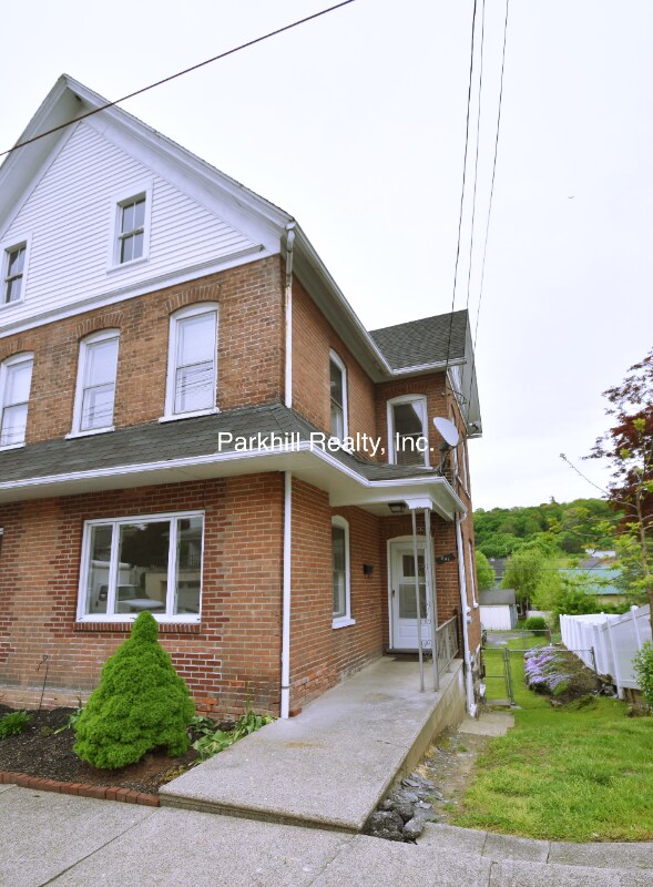 Primary Photo - 221 S 2nd St