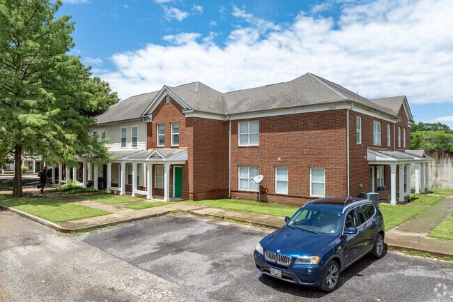 Building Photo - Brentwood Parc