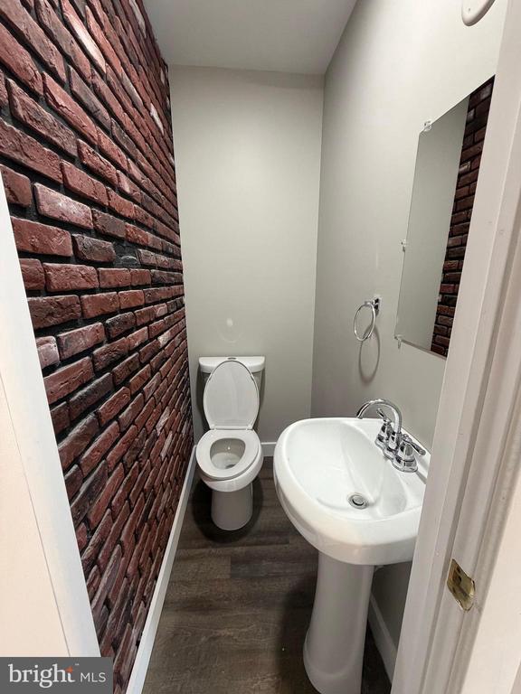 Foto del edificio - 41 W Reliance Rd