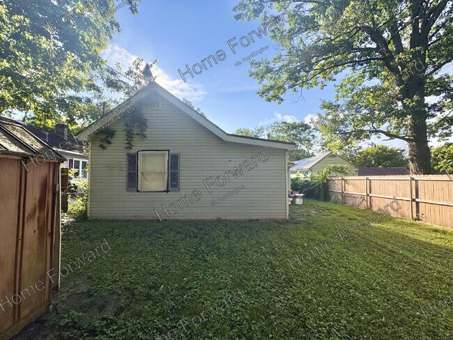 Foto del edificio - 348 Davis Ct