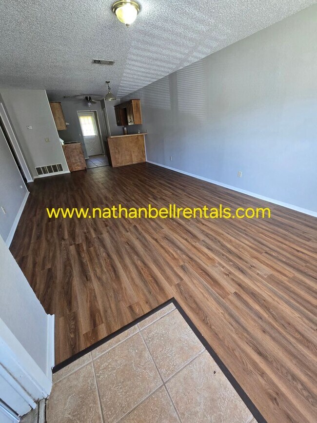 Building Photo - 2855 Kessler Dr