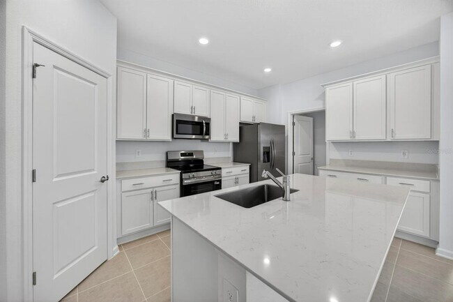 Building Photo - 3078 Armstrong Ave