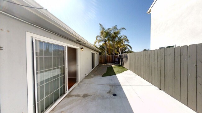 Building Photo - 4BD 2BR, Separate Backyard