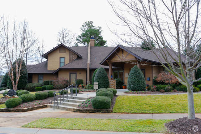 Building Photo - The Glens at Birkdale Commons