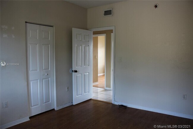 Foto del edificio - 6962 NW 179th St