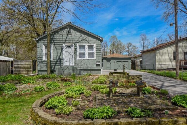 Building Photo - 3716 W 48th Pl