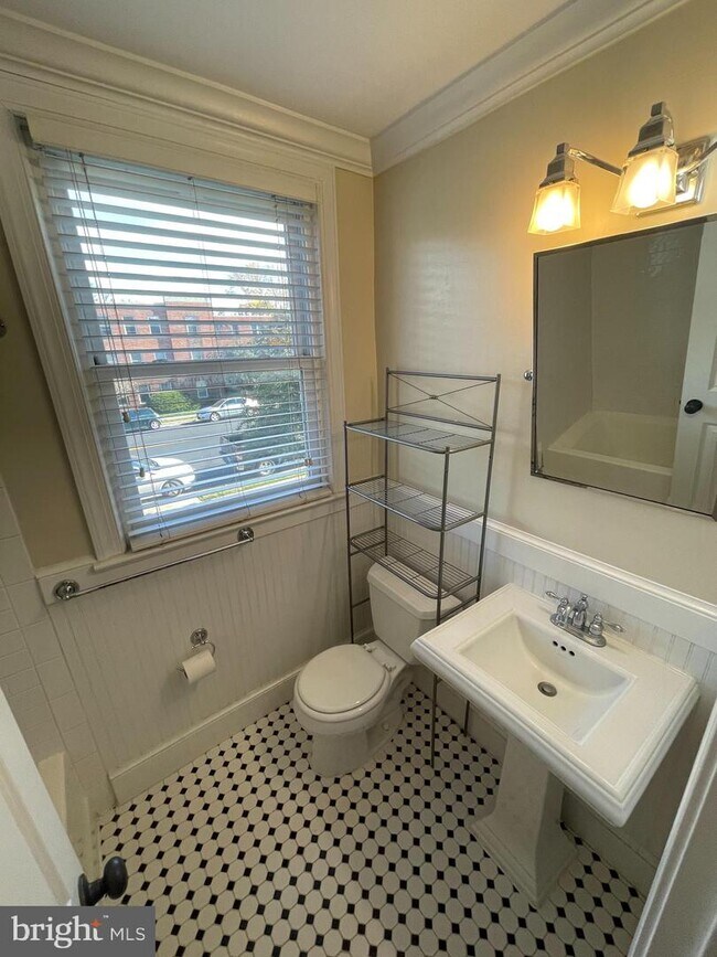 719 S St Asaph St Unit 204, Alexandria, VA 22314 Condo for Rent in Alexandria, VA