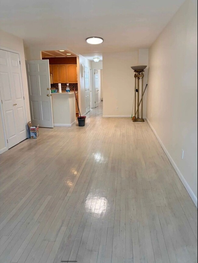 Foto del edificio - 51-22 111th St