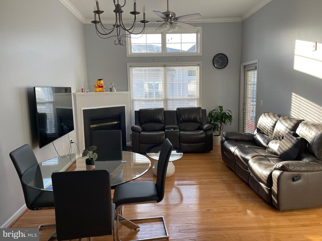 3820 Lightfoot St Unit 418, Chantilly, VA 20151 Room for Rent in Chantilly, VA