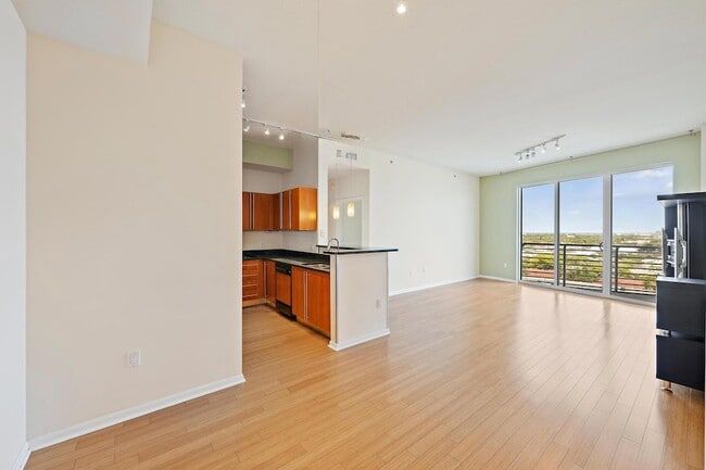 Building Photo - 1551 N Flagler Dr