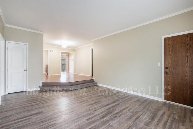 Building Photo - 464 W 104th St