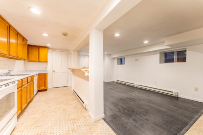 Building Photo - 68 Oakwood Ave
